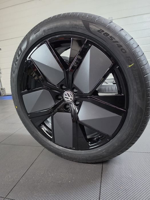 Оригинални VW TOUAREG R-LINE 21” LEEDS + PIRELLI P ZERO