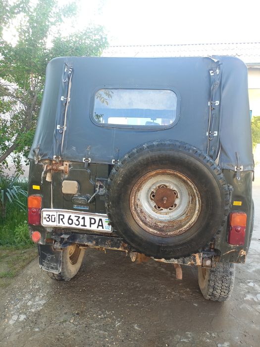 UAZ aftomashinasi sotiladi.