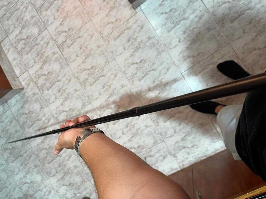 Фидер въдица FL която е с леки следи от употреба както и макарата FL