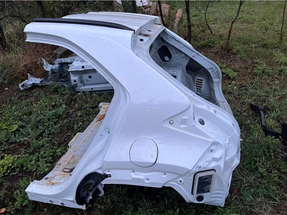 Toyota yaris cross задница