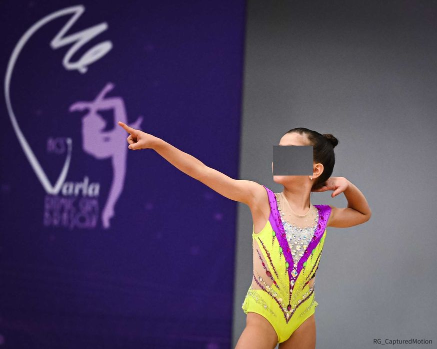 Costum gimnastica ritmica in stare foarte buna (varsta6-7 ani)