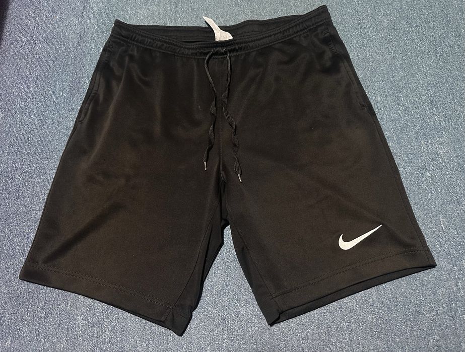 Pantaloni Nike marimea L in stare buna