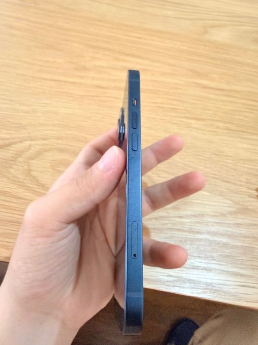 Vând iPhone 13 stare buna