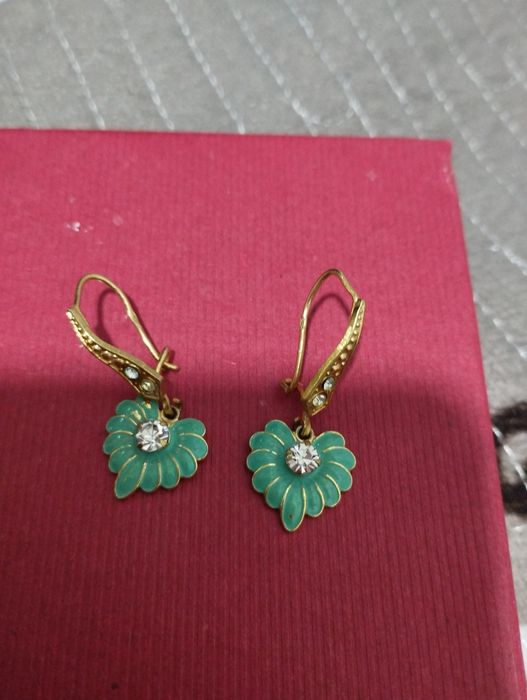 Продается серьги разных времён