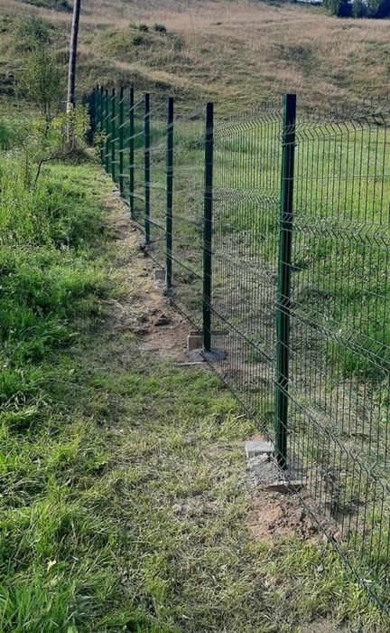 Imprejmuiri terenuri cu plasa bordurata
