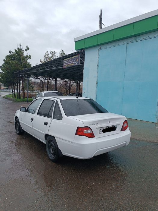 Nexia 2 2015 yil 1.6 mator srochna sotiladi