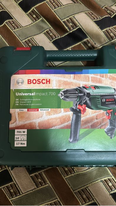 Bosch universal impact 700 aproape noua