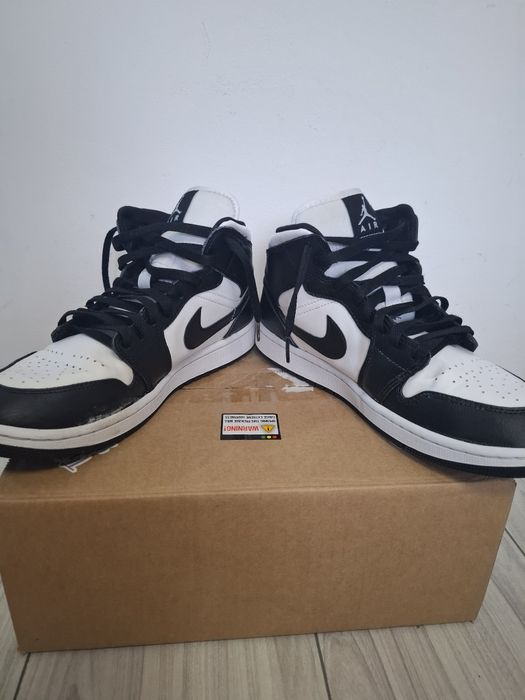 Air Jordan 1 Mid Marimea 42.5 coloare alb-negru
