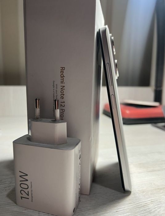 Почти новый Redmi note 12 pro plus 5g