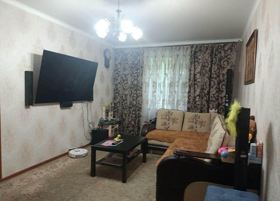 Продам 3хком.квартиру район 8 школы.