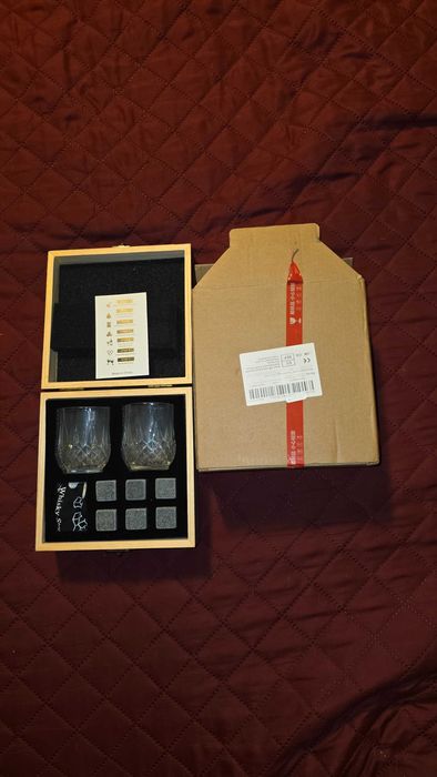 Set pahare whisky cu pietre de răcire în cutie din lemn – nou, cadou elegant
