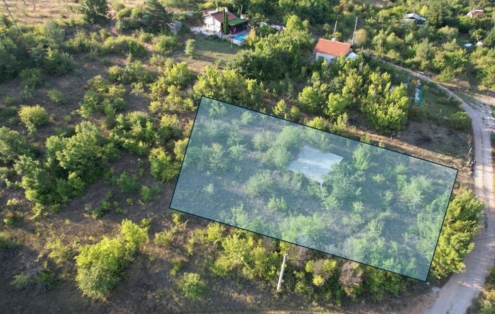 Продавам парцел на 30 км от София