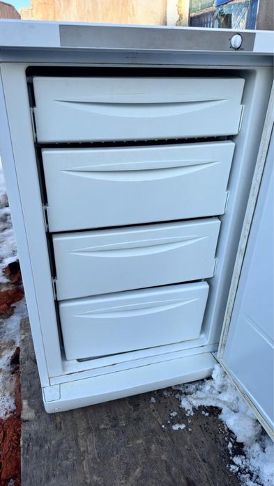 Морозилка Indesit