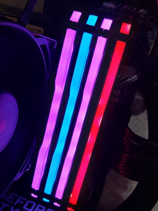 16GB 3466Mhz CL16 - Corsair Vengance RGB PRO