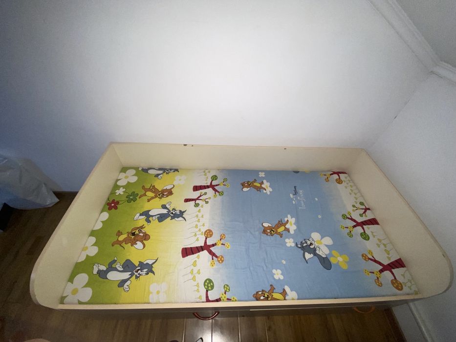 Детская кровать белого цвета