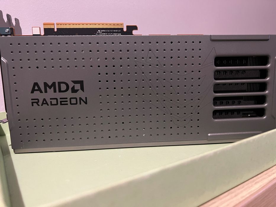 Placa video AMD RX 9070 XT