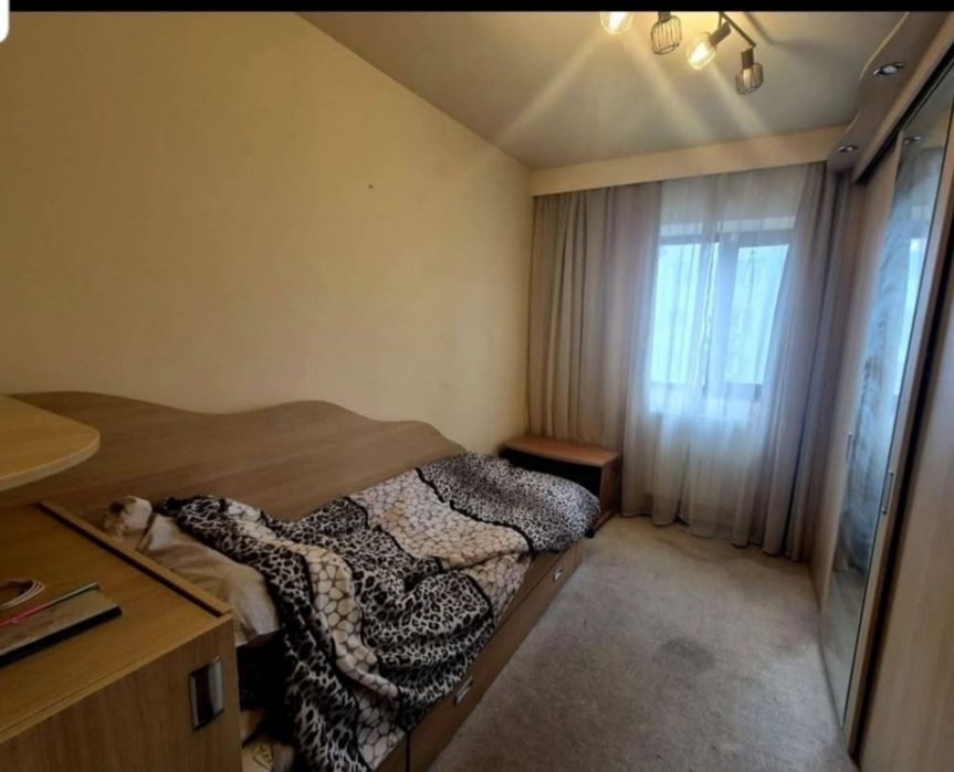 Închiriez apartament 3 camere