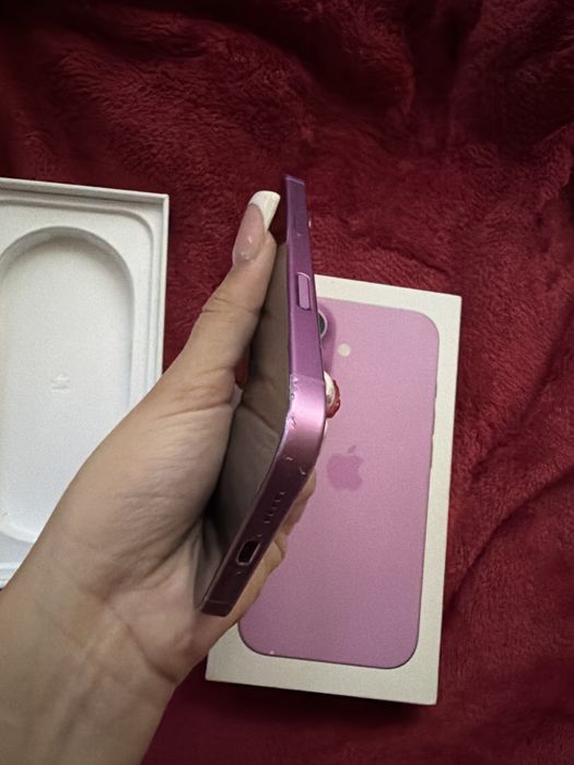 Продавам iphone 16 128 gb