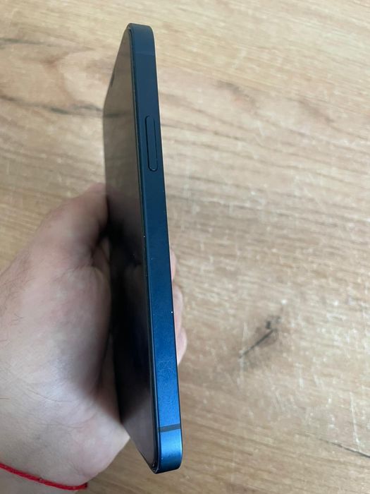 Продам iPhone 12 в отличном состоянии