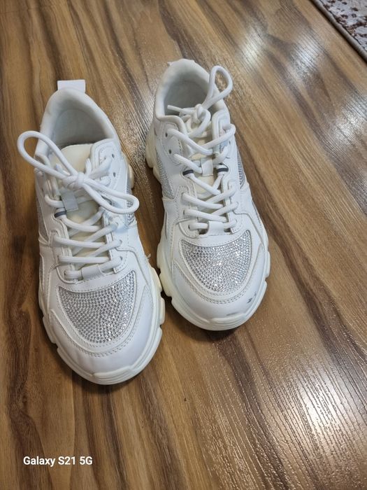 Дамски спортни обувки