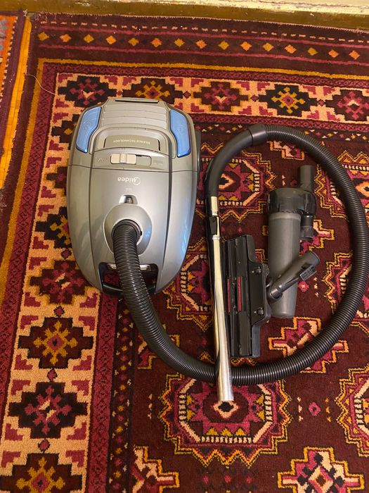 Пылесос Midea 1800ВТ модель: MKZC400