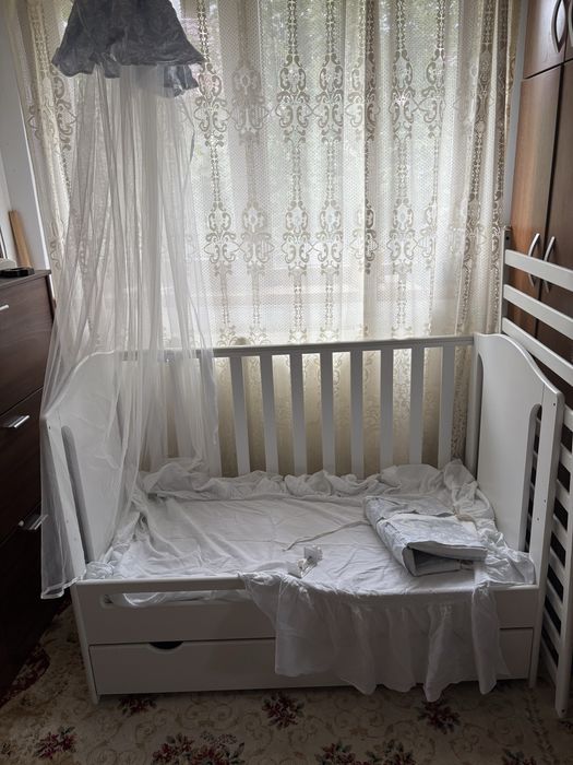 Pătuț pentru bebe cu saltea de bambus, baldachin si perne de protectie