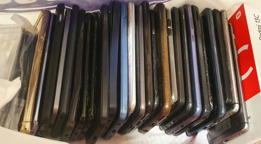 32  telefon Pentru piese Samsung Nokia Xiaomi Oneplus etc