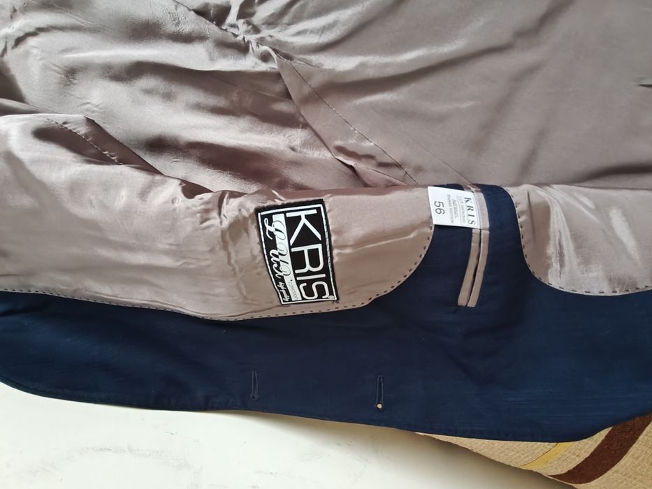 Мъжки костюм сако р-р 56, панталон р-р 58 и риза L, вратовръзка бонус