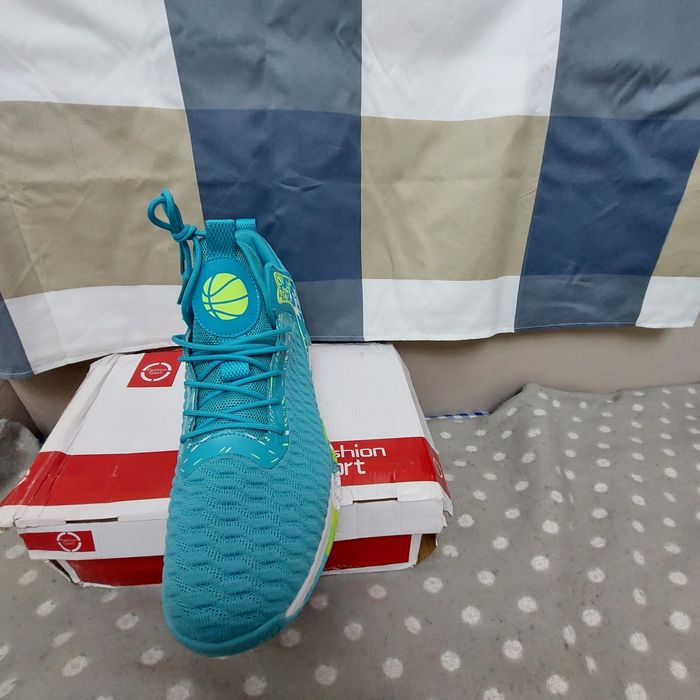 Кроссовки большого размера