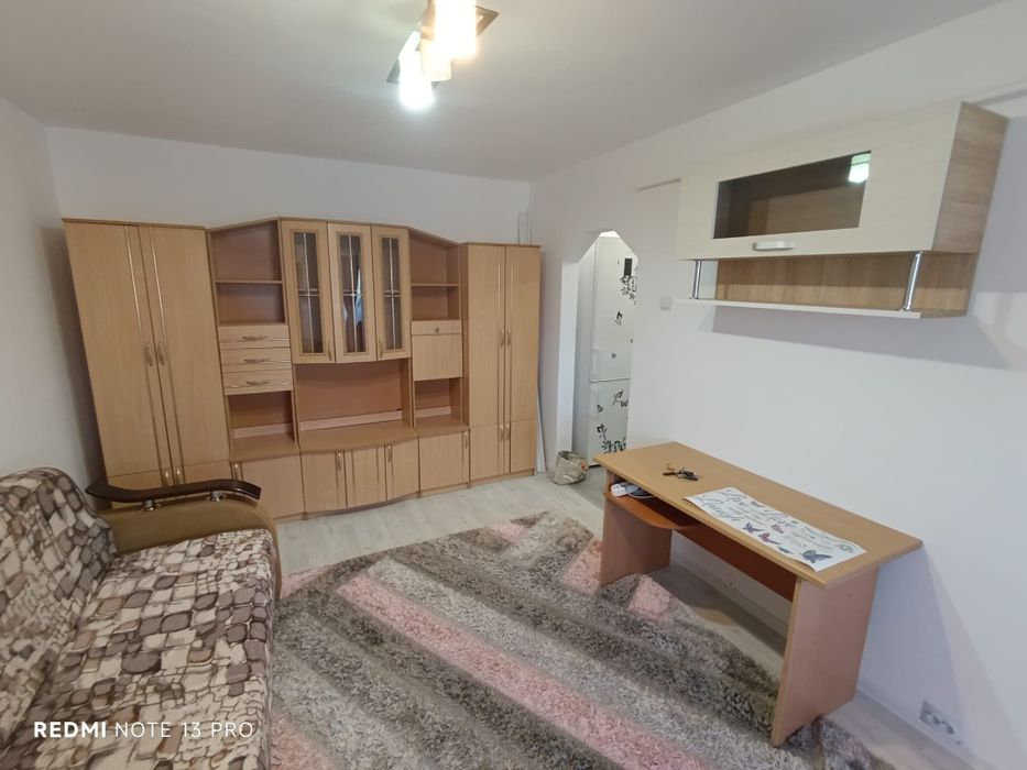 Închiriez garsonieră et.1 complet utilată