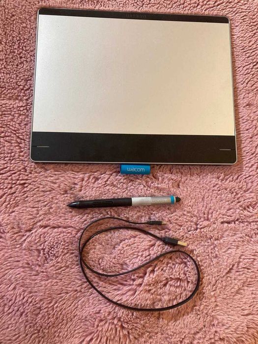 Графичен таблет Wacom Intuos Pen & Touch Medium (CTH-680)