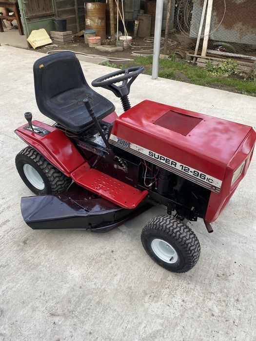 Tractoras de taiat iarba MTD 12-96 IC - 12 cai evacuare laterala
