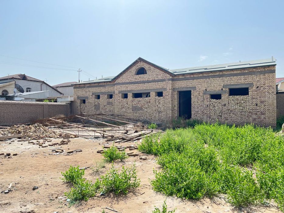 Курилиши тугалланмаган жой урни.