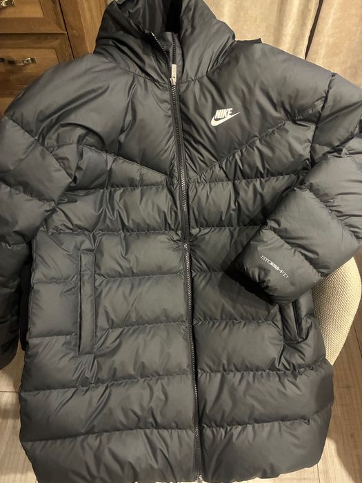 Парка NIKE с естествен пълнеж