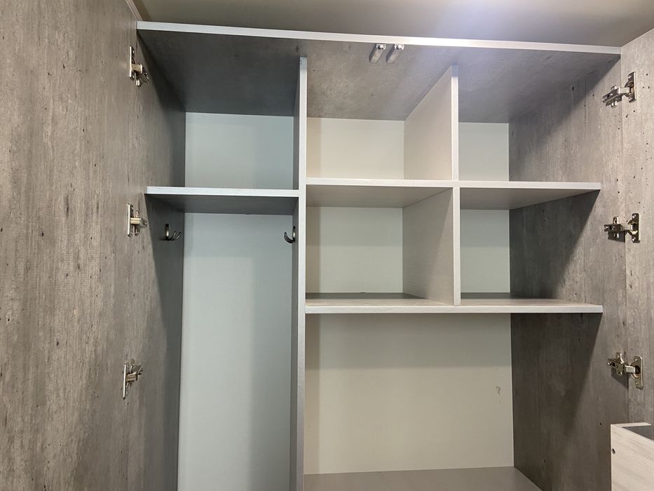 Шкаф с зеркалом