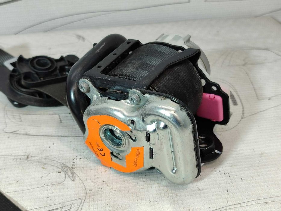 Centură de siguranță spate Seat Leon 5F / Golf VII / Octavia III 2012-2020 2015 1.6 TDI 77kW Cod OEM: 7N0857737, 34068475A (5G3)