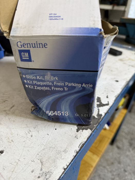 Продам задние тормознве колодки на нексию