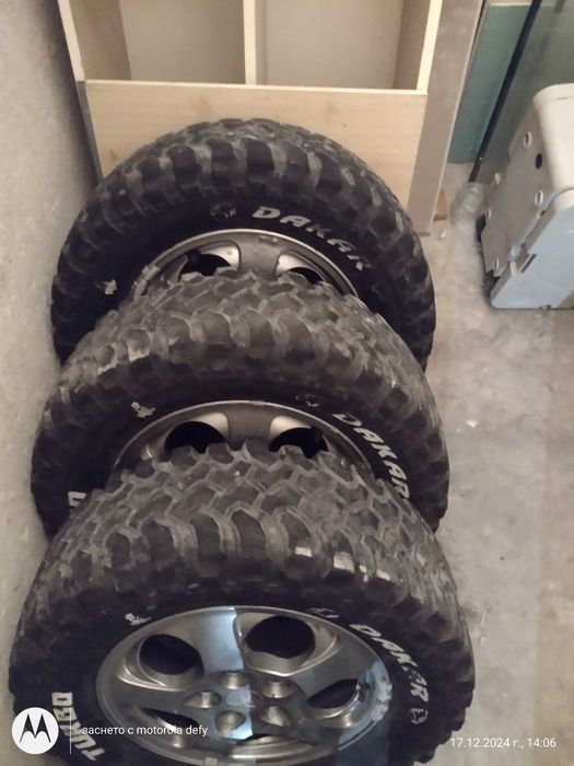 Продавам джанти с гуми за Мицубиши Паджеро пинин