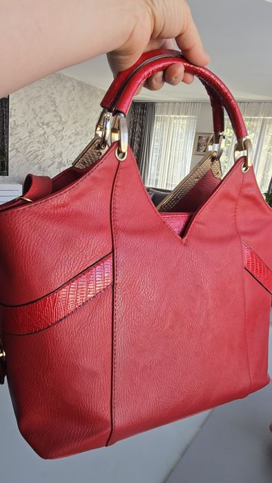 Червена чанта, твърда, тип куфарче