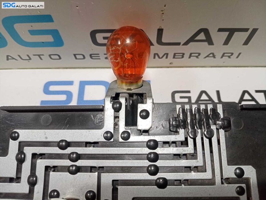 Soclu Suport Bec Becuri Stop Lampa Tripla Dreapta Renault Clio 2 Symbol 1998 - 2012 Cod 8903PY21W [M3890]