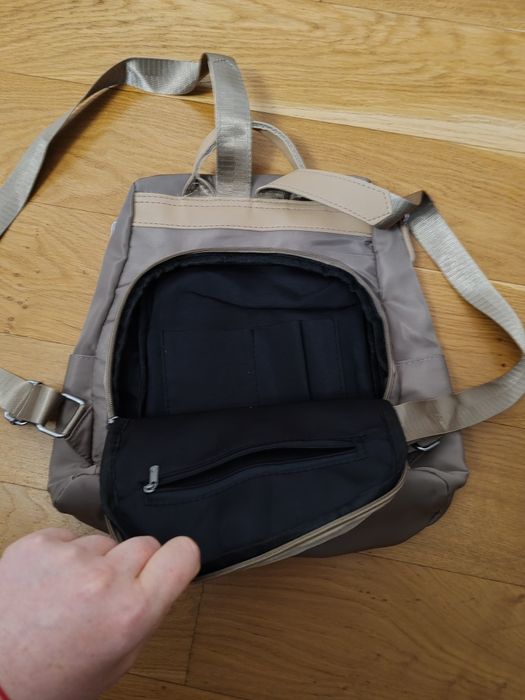 Бежова дсмска раница