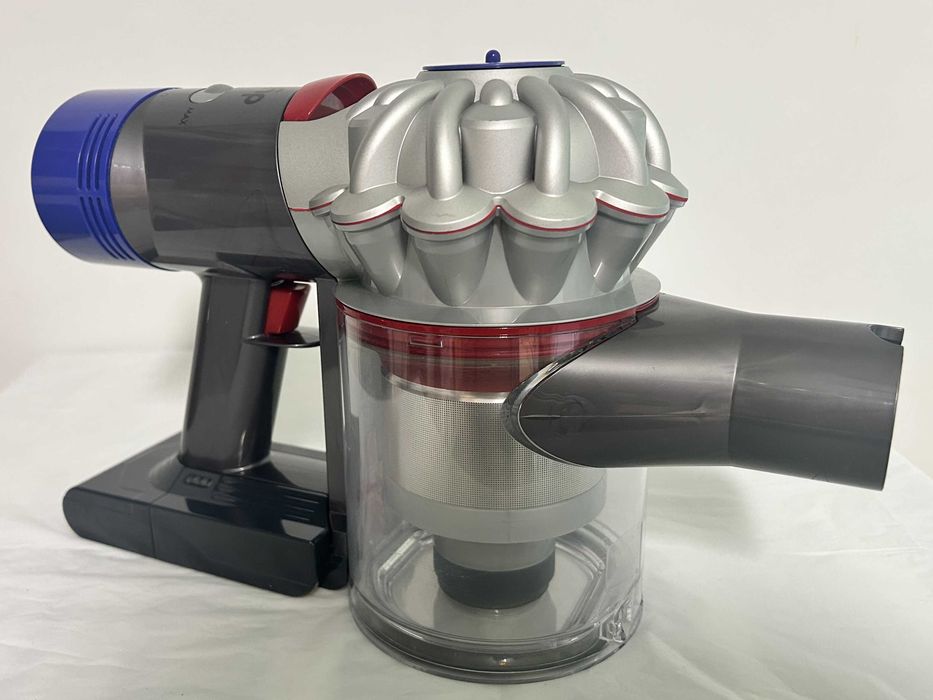 Вертикална прахосмукачка Dyson V8 Advanced с гаранция