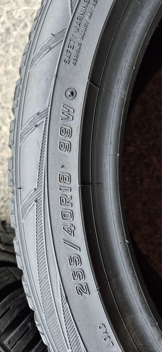 4 anvelope iarna Falken,fata 225/45/18,spate 255/40/18.Pret/bucata