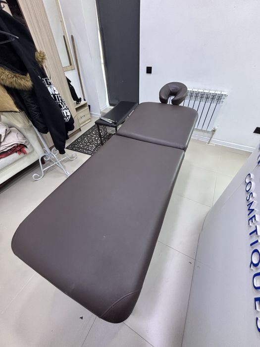 Профессиональная косметологическая кушетка (массажный стол) с ящиками