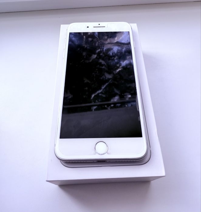 Продам Iphone 8 plus 64gb silver