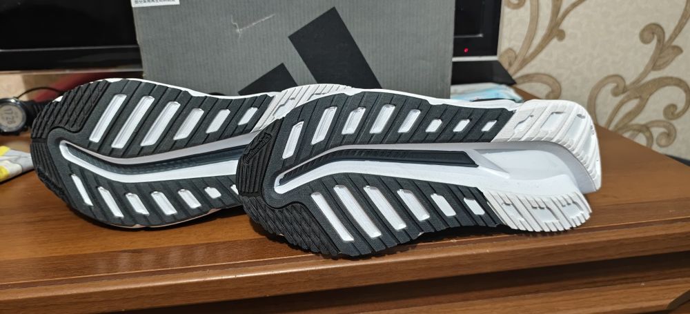 Adidas кроссовки