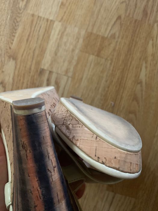 Кожаные босоножки