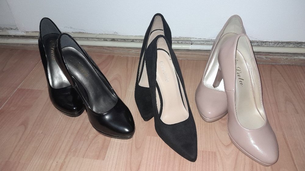 Pantofi damă  mărime  35. 100 RON  bucata