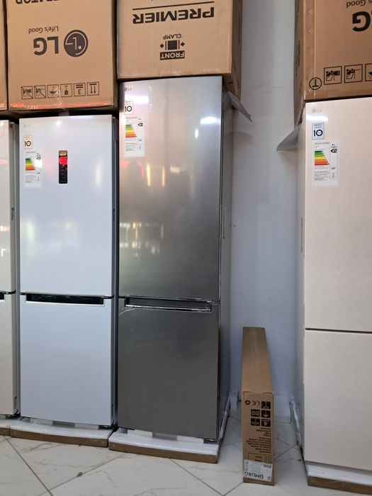 Серый холодильник