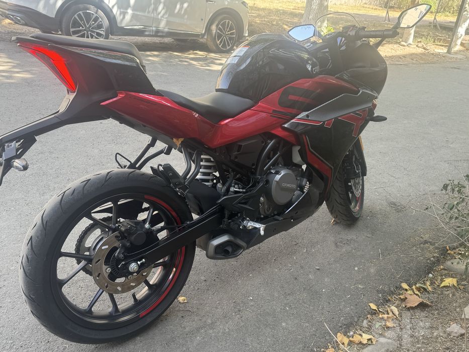 CfMoto 250 SR (ABS)